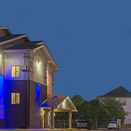 Hotel Super 8 By Wyndham New Castle Exterior foto