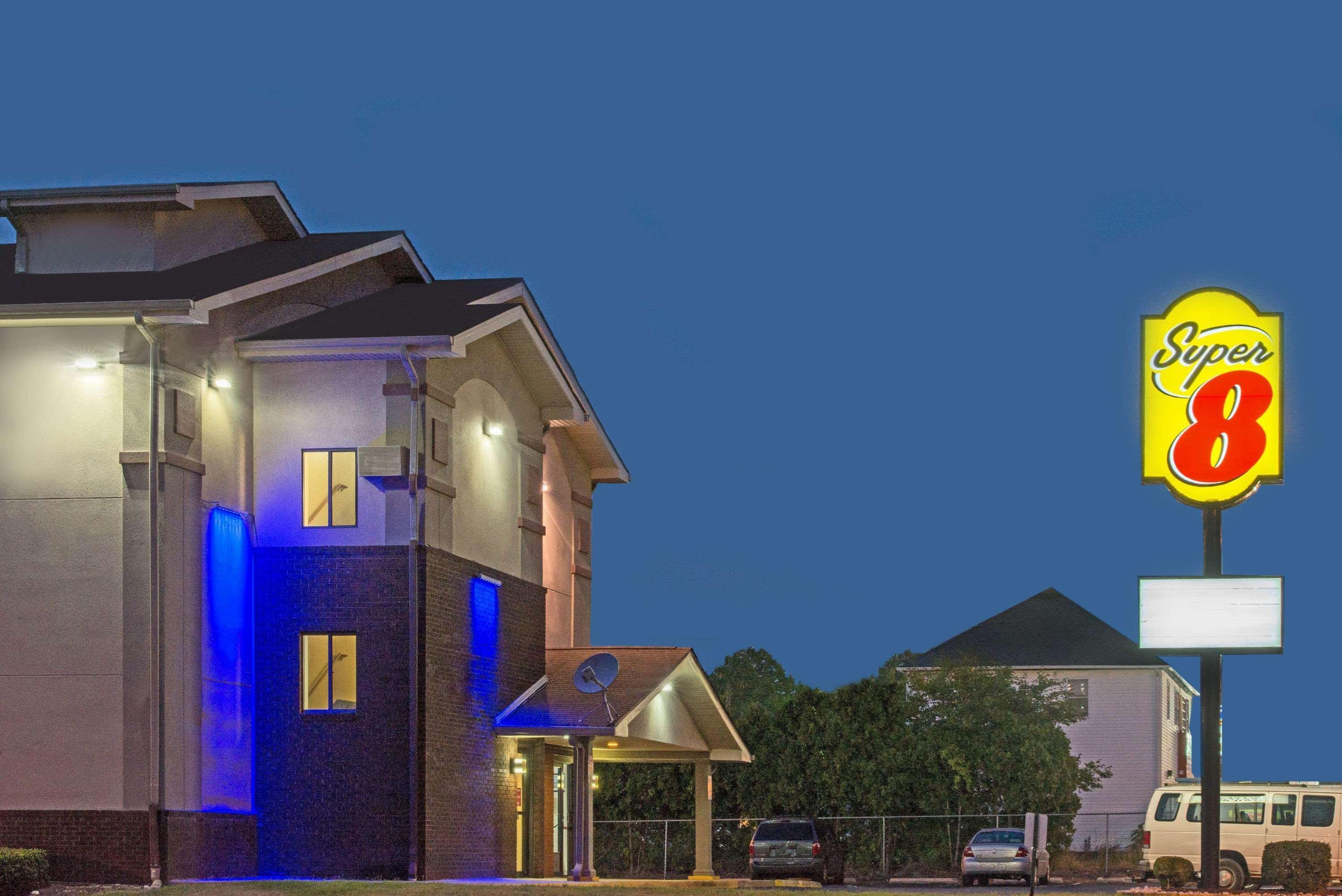 Hotel Super 8 By Wyndham New Castle Exterior foto